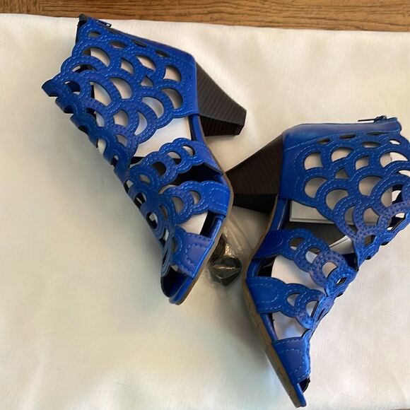 RASOLLI BLUE CUTOUT SHOOTIES.  NEW. - Picture 4 of 8